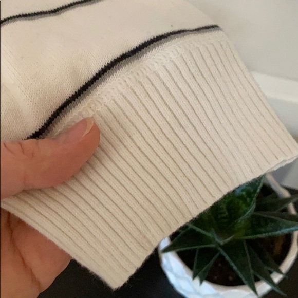 HURLEY CREWNECK SWEATER! - Picture 4 of 4